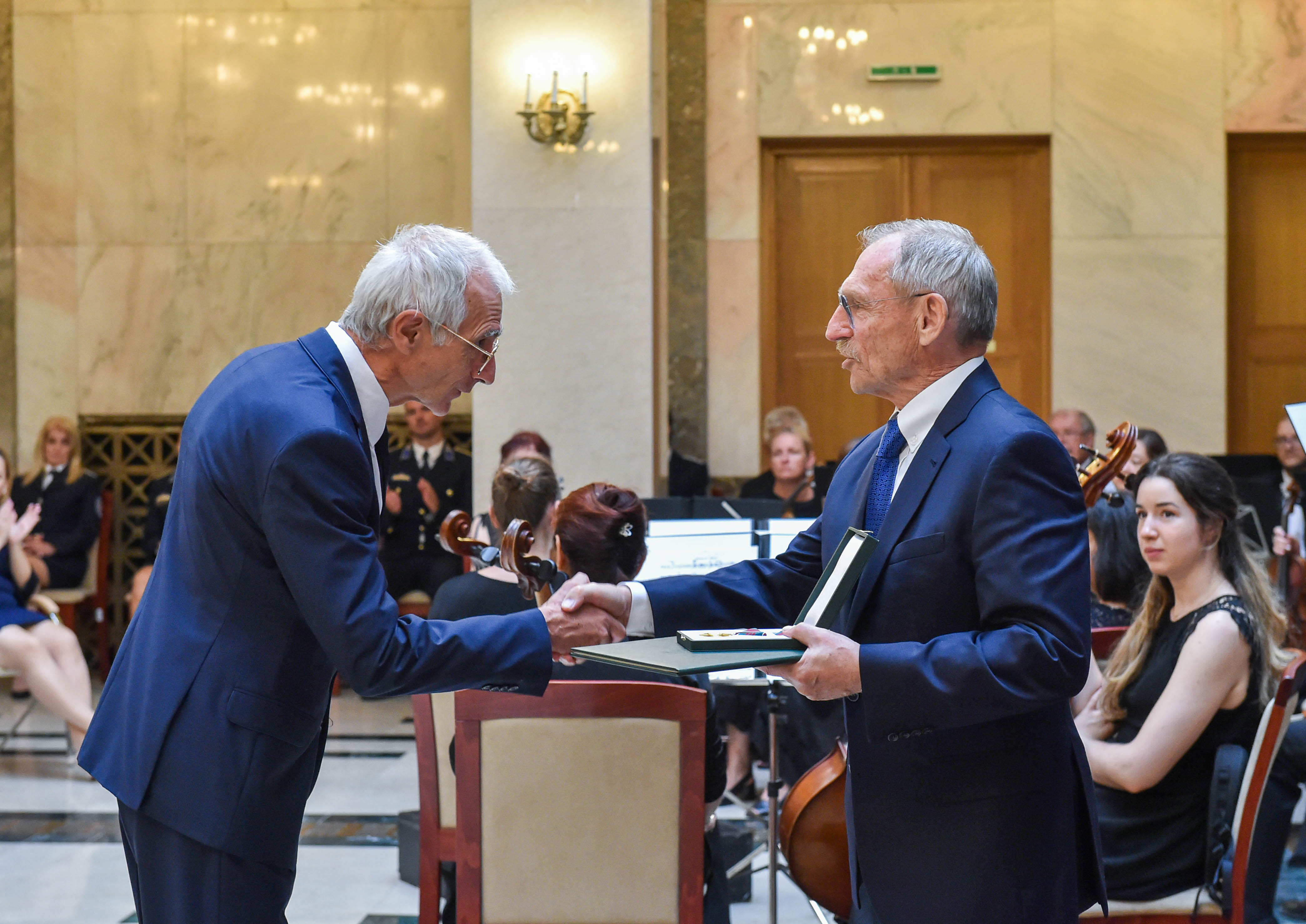 DR. SURJÁN GYÖRGY aranykereszt1